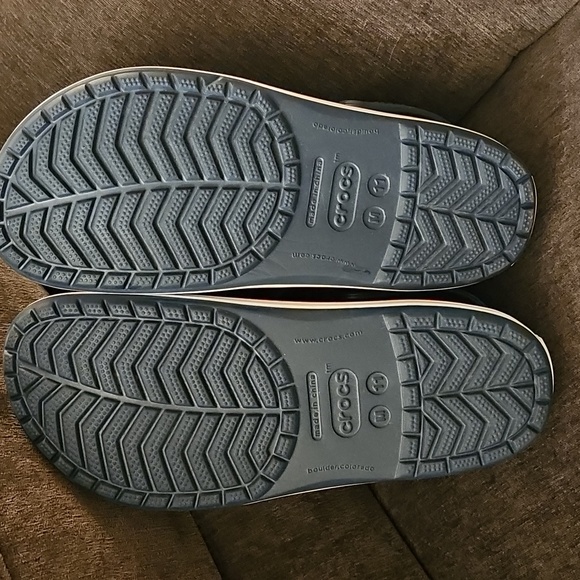 CROCS Navy Clogs with Red Stripe - Picture 6 of 7